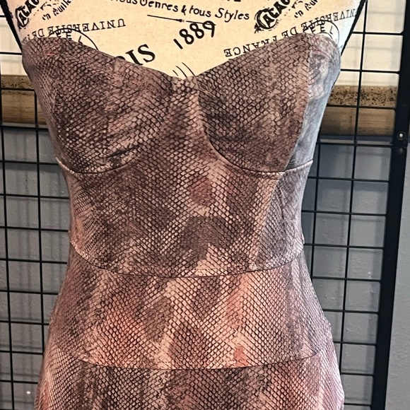 TALULAH Pink and Gray Patterned Mini Dress - Picture 4 of 9